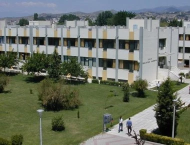 Ελληνική «δικαιοσύνη»: Ο καθηγητής με τις μίζες και τις παρενοχλήσεις στις Σέρρες την είχε γλυτώσει με...επίπληξη